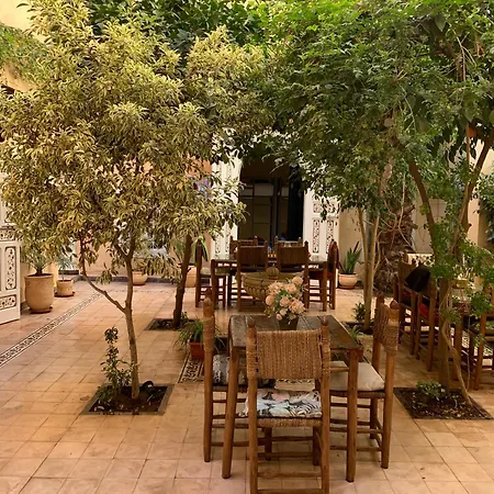 Hostel Laksour